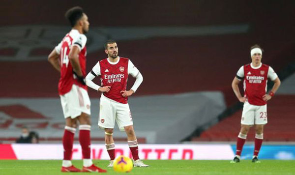 Roy Keane: "Cầu thủ Arsenal chơi tệ và đá bóng rất ẻo lả"