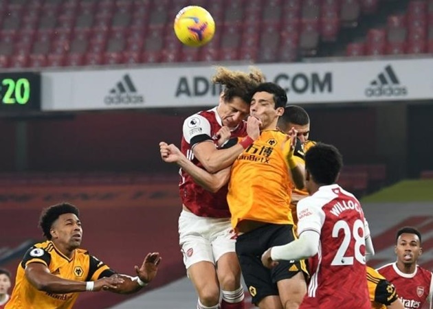 XONG! Wolves báo tin khủng khiếp về Jimenez sau pha va chạm với Luiz