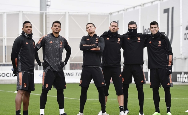 Ronaldo tạo dáng cực ngầu, mang sự tự tin trở lại với Juventus
