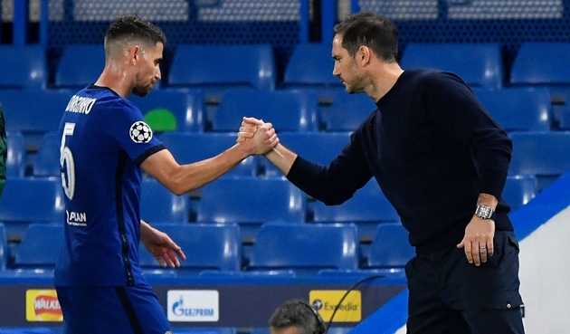 Sau 99 trận cho Chelsea, "máy đếm nhịp" đã làm được những gì?