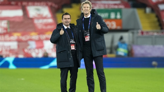 'Điện thoại của Marc Overmars sẽ đổ chuông liên tục những ngày tới'