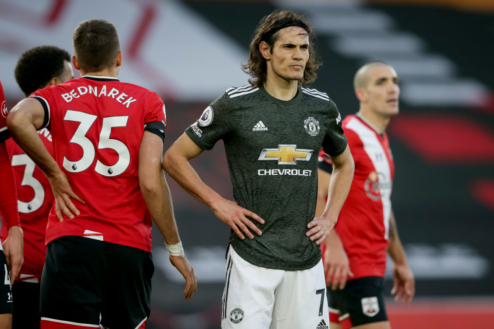Ferdinand yêu cầu Man United "giáo dục" lại Cavani