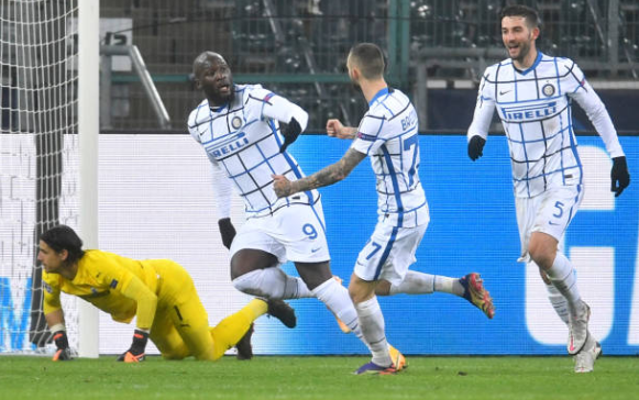 Lukaku lập cú đúp, Inter thắng nghẹt thở Gladbach, bảng B trở nên khó lường