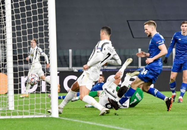 Juventus thắng dễ Dynamo Kyiv, Ronaldo và... nữ trọng tài đạt cột mốc khủng