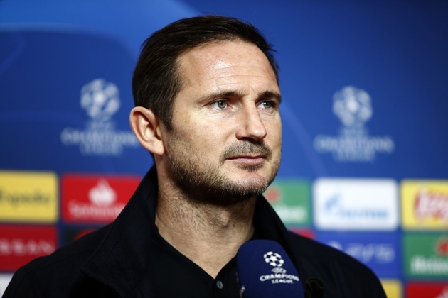 Lập poker, Giroud nói 1 câu duy nhất về Lampard