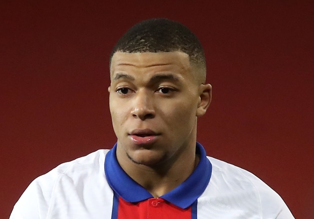 Ảnh bài viết Mbappe cắm đầu cắm cổ chạy, Neymar cúi mặt khó chịu