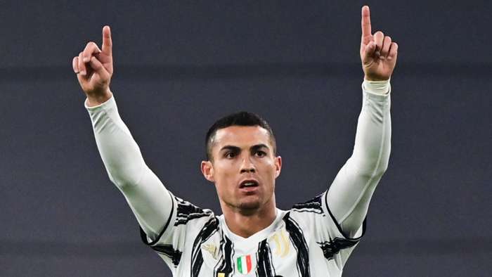 Nổ súng nhấn chìm Kyiv, Ronaldo xô đổ siêu kỷ lục của Pele