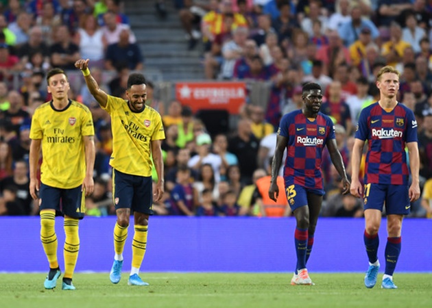 Aubameyang sa sút, chuyên gia ngầm đổ lỗi cho Mesut Ozil