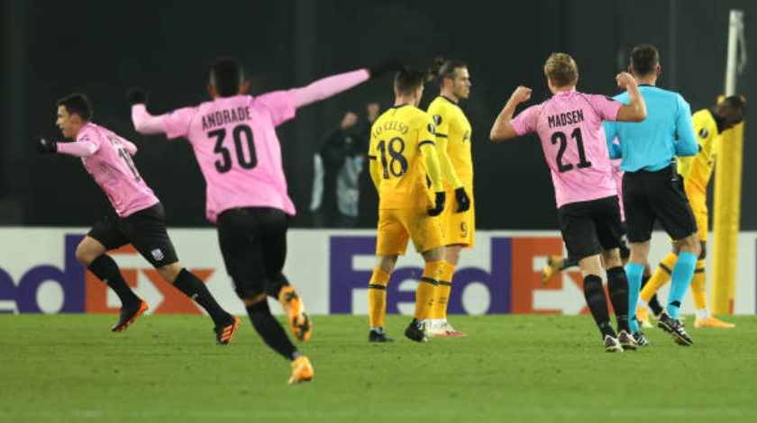 Đánh rơi chiến thắng phút bù giờ, Tottenham vẫn giành vé dự vòng 32 đội Europa League