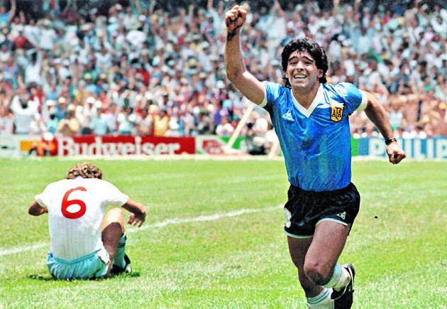 Chiếc áo Maradona mang khi ghi bàn thắng bằng tay đang do ai sở hữu?