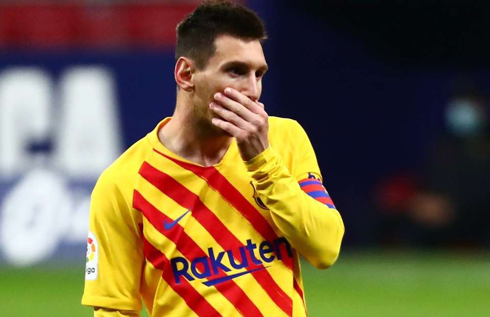 Ảnh bài viết Phản ứng hài hước của khán giả khi thấy Barca tạc tượng Messi