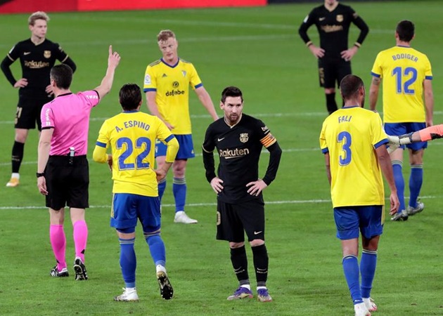 Messi bất lực, Barca thiết lập thành tích tệ hại sau 32 năm