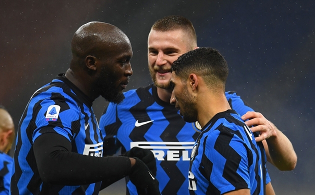 Lukaku mở điểm, cựu sao Real lập cú đúp, Inter "phả hơi nóng" lên Milan