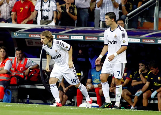 Từ Modric đến Suarez: 10 chữ ký tưởng thảm họa nhưng lại 'lên hương'