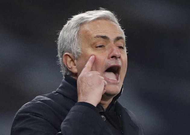 Arsenal kiểm soát bóng 70%, Mourinho nói 1 điều