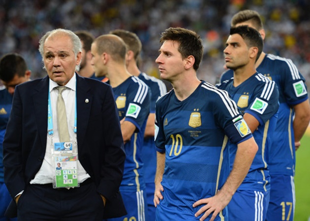 Sau Diego Maradona, bóng đá Argentina lại chịu thêm tổn thất lớn