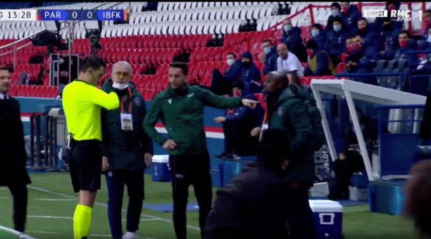 Trọng tài phân biệt chủng tộc, trận PSG - Istanbul BB hoãn ngay hiệp 1
