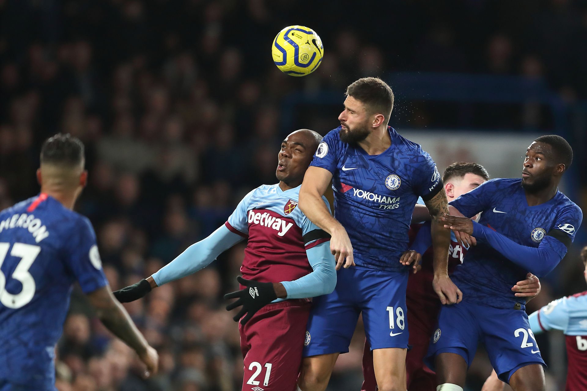 Giroud chia sẻ từ A đến Z về kỹ thuật đánh đầu, chỉ ra bàn thắng mình thích nhất
