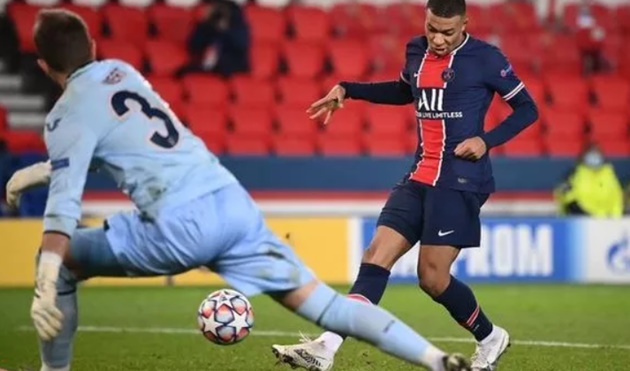 "Mbappe được tiết lộ có chia sẻ với bạn bè về việc thích Man Utd"