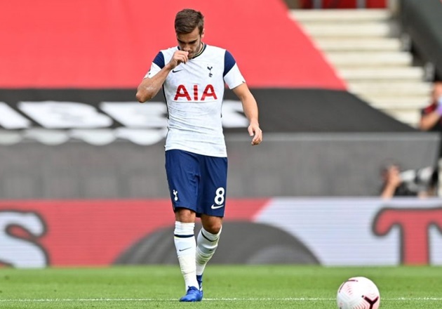 Sao Tottenham rời sân đi thẳng vào đường hầm, Mourinho nói thẳng 1 câu