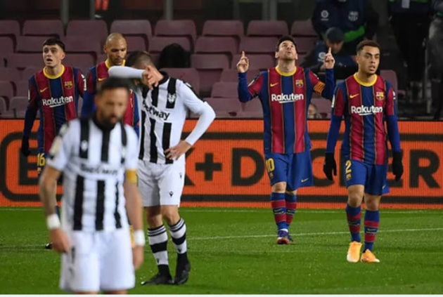 Đả bại Levante, "máy phối bóng" Barca phá vỡ im lặng