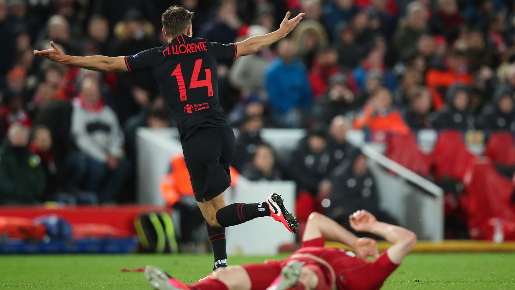 Chia lửa cho Firmino, Liverpool mang "cơn ác mộng UCL" về Anfield?