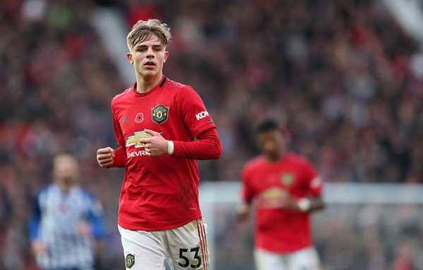 Man Utd bật đèn xanh, Southampton tăm tia chèo kéo "kép phụ" Luke Shaw