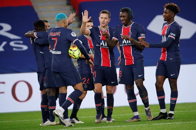 Combo "thẻ đỏ + penalty" bước ngoặt đưa PSG áp sát ngôi đầu Ligue I