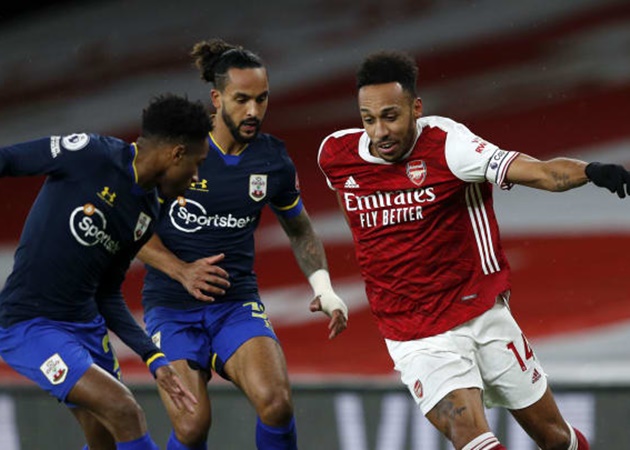 Arsenal hòa Southampton, 'kẻ lười nhác' bị chỉ trích thậm tệ