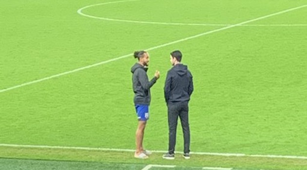 Walcott chê Arsenal sợ hãi, Arteta lập tức phá vỡ im lặng