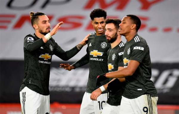 Rashford sửa sai cho Henderson, Man Utd hạ Sheffield để áp sát top 5