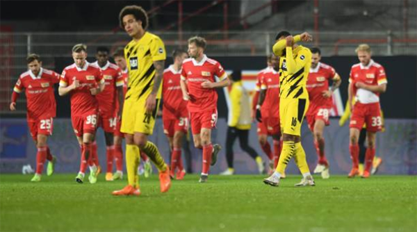 Chết bởi 'cố định', Dortmund thất thủ trước kẻ ngổ ngáo Union Berlin