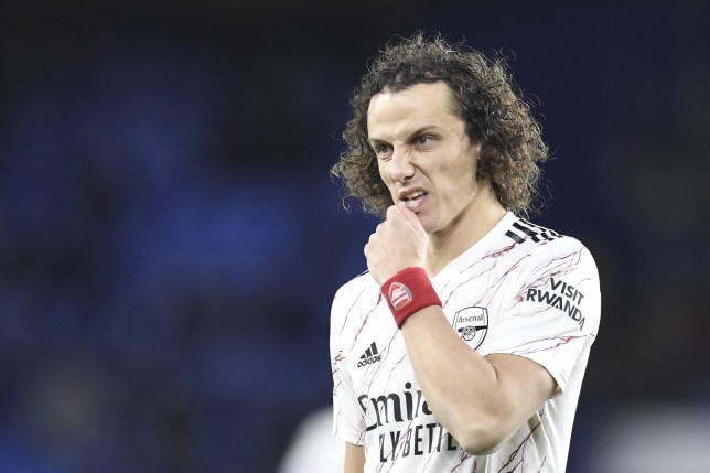 Sao Arsenal quá cầu toàn, Luiz phát cáu la ngay trên sân