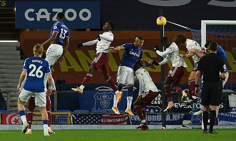 Ảnh bài viết Ian Wright mỉa mai: "Đúng là Arsenal rất biết cách chống phạt góc"