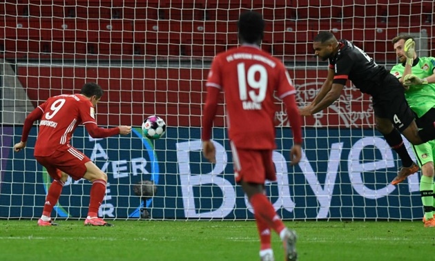 Thống kê cho thấy Lewandowski cũng là vua đánh đầu chẳng kém Ronaldo
