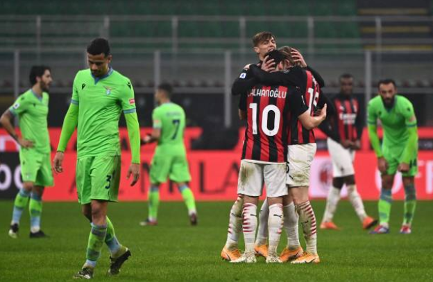 HLV Lazio: "Trận đấu với AC Milan khiến tôi phát điên, đó là cú lừa"