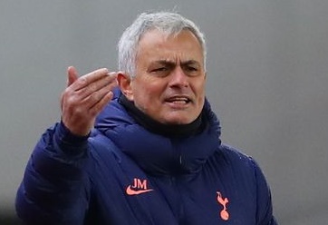 Sao Tottenham múa may bất thành, Mourinho hét 1 câu bên đường biên