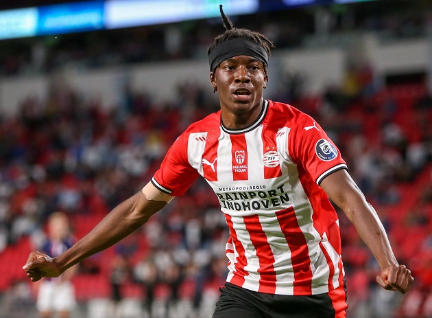 Sao trẻ từ chối M.U và Chelsea vì noi gương Sancho
