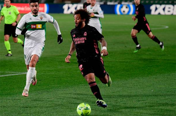 Real Madrid đánh rơi điểm trước Elche, CĐV đòi "trảm" ngay một cái tên