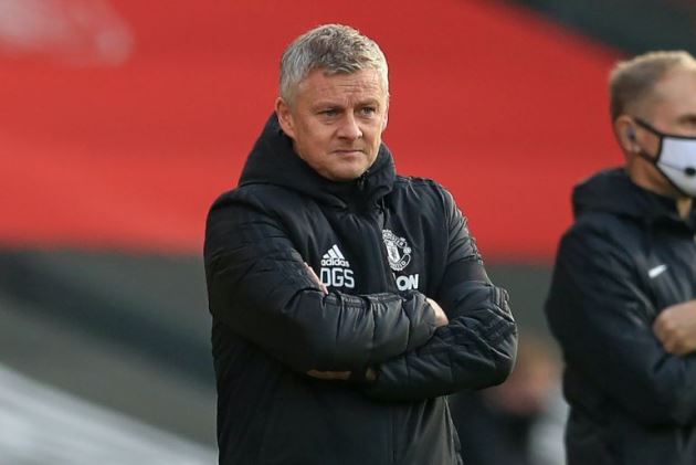 XONG! Fabrizio Romano lên tiếng, đã rõ hậu vệ phải Man Utd theo đuổi