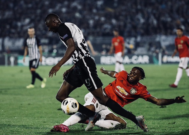 10 thống kê 'đỉnh' nhất năm 2020: Wan-Bissaka góp mặt; Messi quá 'bá'