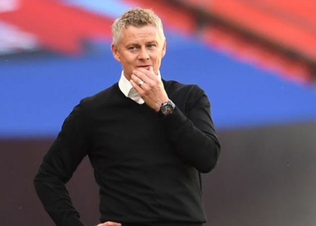 Thay Wan-Bissaka, Man Utd đón tin không vui từ sao Championship