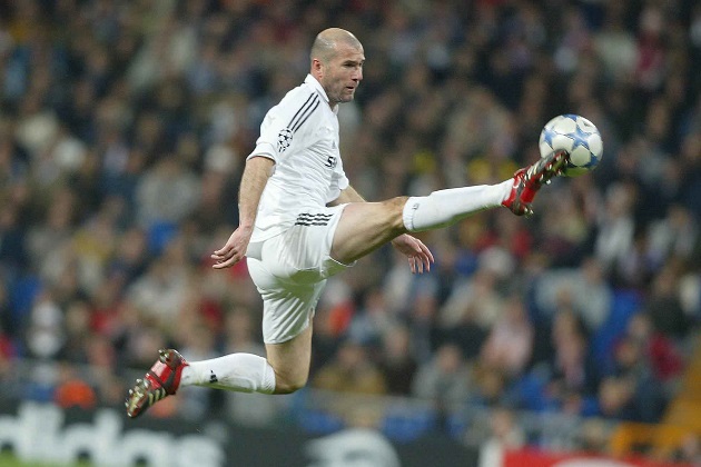 Bình luận viên kì cựu chỉ ra điểm Zidane nhỉnh hơn Ronaldo và Messi