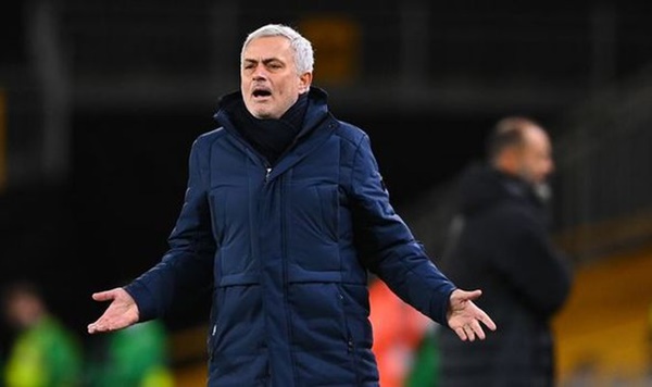 Mourinho chỉ trích BTC Premier League thiếu chuyên nghiệp