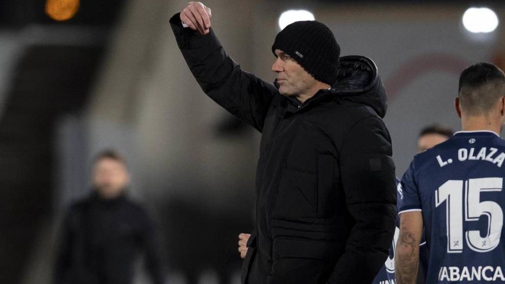Real "mở bát" thuận lợi, Zidane hớn hở đưa "gà nhà" lên mây