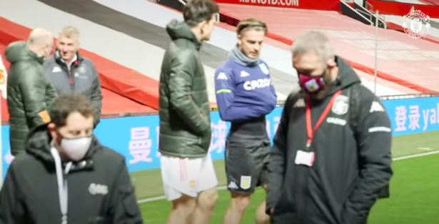 Ảnh bài viết CĐV Man Utd mừng rỡ khi bắt gặp hình ảnh Maguire trò chuyện cùng Grealish