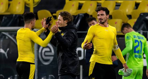 Jadon Sancho bỏ lỡ không tưởng, rồi 'hành hạ' đối phương đến khổ sở