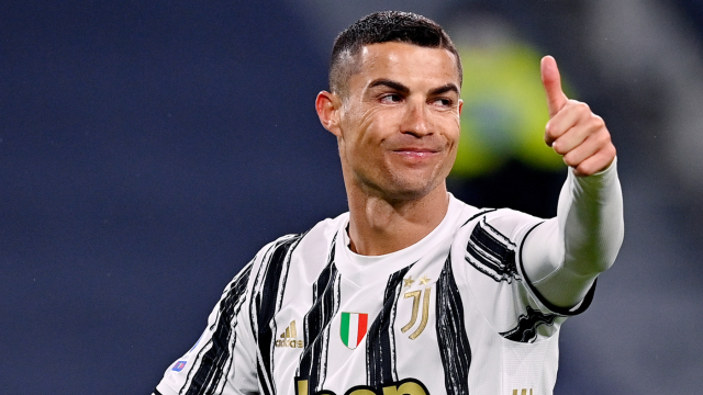 Messi gọi, Ronaldo trả lời bằng việc xô đổ 1 kỷ lục của Pele