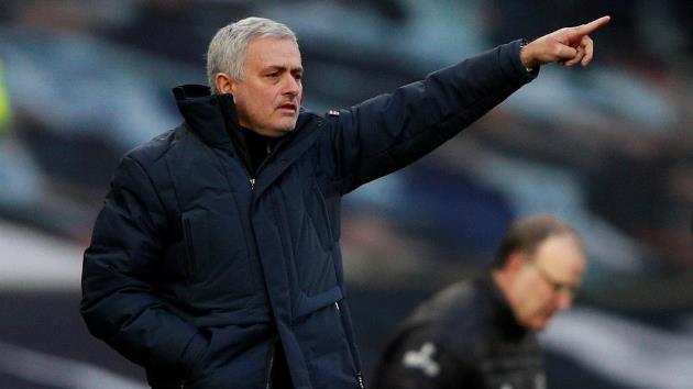 Glenn Hoddle chỉ ra cầu thủ như Bruno Fernandes để Mourinho chiêu mộ