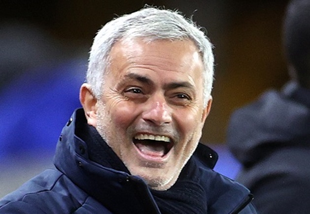 Liverpool âm thầm tiếp tay đối thủ Tottenham, Mourinho nói thẳng 1 câu